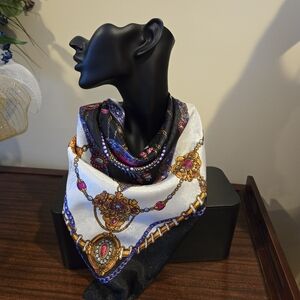 💎 Vintage 35" x 33.5" Scarf – Rope & Chain Print with Luxe Sheen